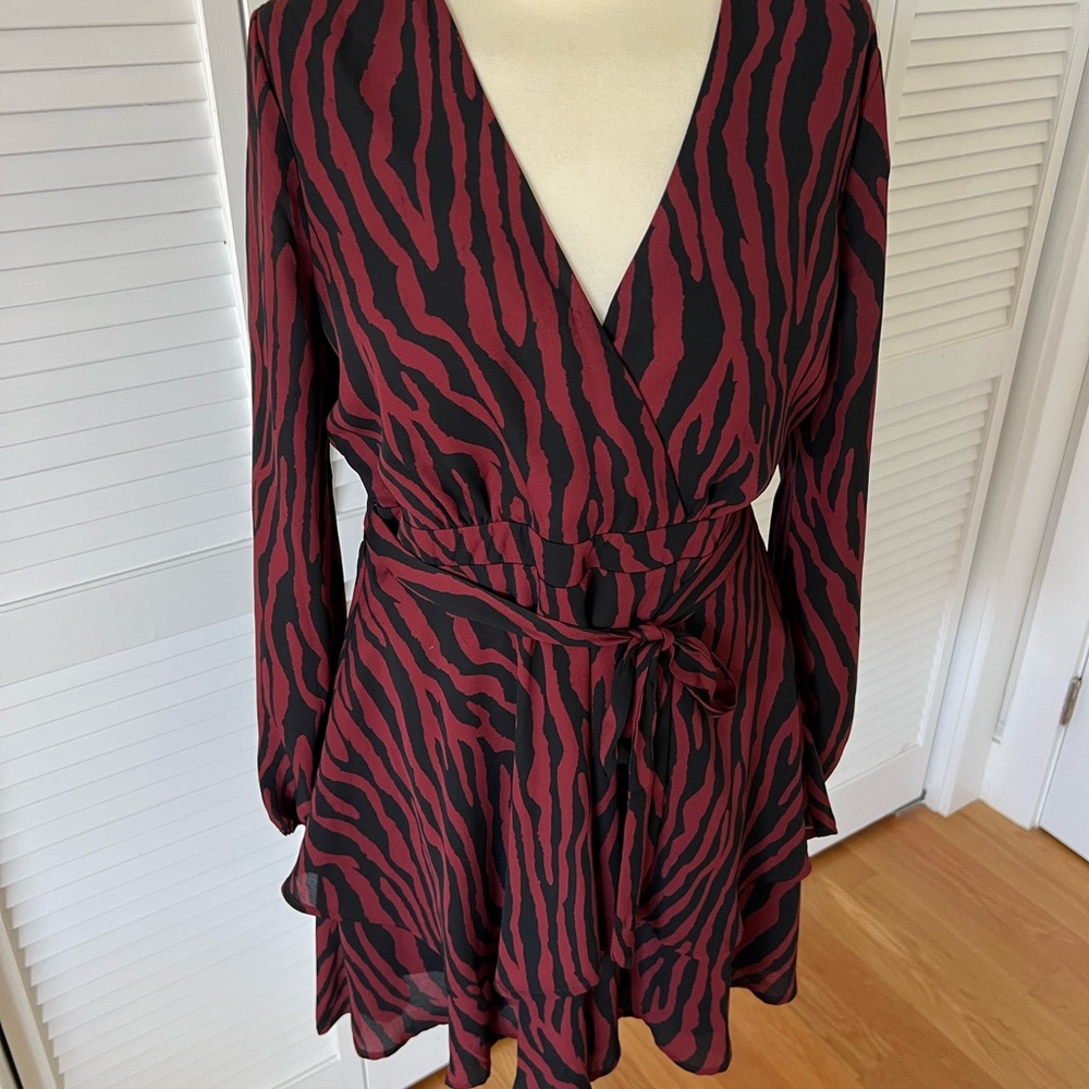 Sadie and Sage brand printed dress, back zipper, waist tie, size large
